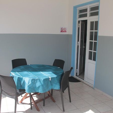 Lambano Studio Grand-Bourg  Екстериор снимка